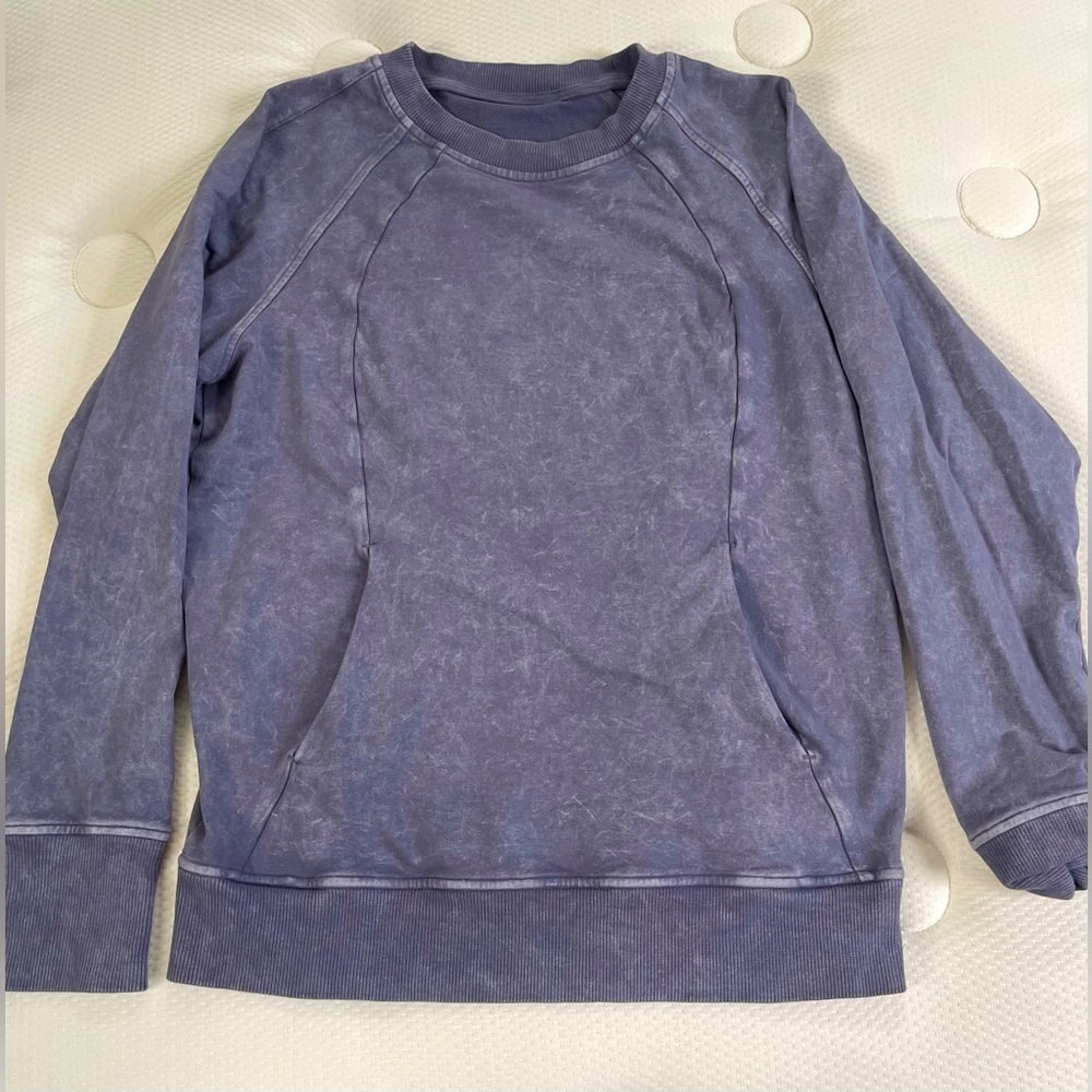 Lululemon crewneck size 8 (can fit 4-10)